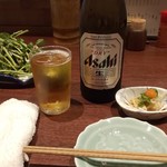 Jidori Momo Yaki Semmon Kakkei - 付きだし、ビール、クレソンサラダ