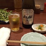 地鶏もも焼専門 角鶏 - 付きだし、ビール、クレソンサラダ