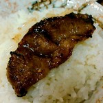 大松園 - もうカルビは脂ノリノリです、これをご飯の上にのせてパクリ、旨いよ