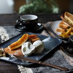 cafe,Dining&Bar 104.5