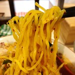 拉麺大公 - スタミナ塩ラーメン(辛さ追加トッピング) 麺リフトアップ