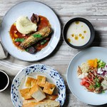 cafe,Dining&Bar 104.5