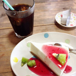 Morino Megumi - デザートとアイスコーヒー