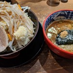 三田製麺所 - 麺上にタップリお野菜