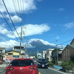 Tonkatsu Katsuyuu - 富士宮市内から雲が巻く富士