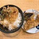 そば処 響 - ミニ野菜天丼は大きいので取り出します。