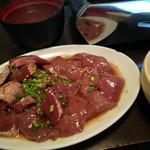 神保町食肉センター - 新鮮なハツ&レバ（一皿）