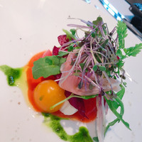 カンブーザ - 前菜 カプレーゼと生ハム