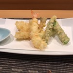鮨 玉かがり 天ぷら 玉衣 - エクストラバージン オリーブオイルで揚げられた天ぷら。思ったより、さっぱり軽く。