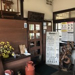 ラーメンきっさ　えきばしゃ - お店の入り口は駅の構内です