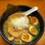 ラーメン専門店 しんたけ - 醤油ラーメン＋味玉