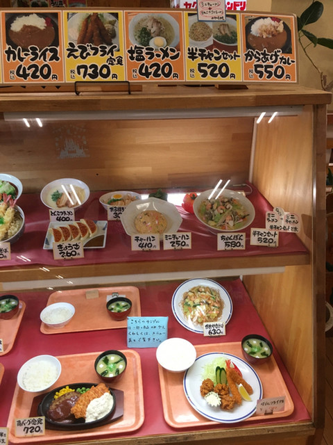 AZスーパーセンター内のフードコート。 : A-Zスーパーセンター フードコート・レストラン 川辺店
