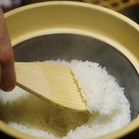 島本の明太子を含むご飯のお供3種付き、高級ブレンド米「翁霞」を味わうランチ限定コース