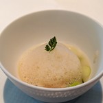 ル　ピニョン - フルーツトマトのムース～とうがんの冷製スープ添え