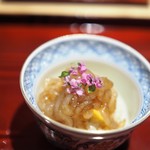 銀座 しのはら - 凌ぎ　白海老の紹興酒漬け　山口の赤雲丹　酢飯