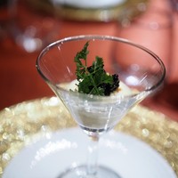 ブルガズ アダ - トプカプ宮殿　帝王の門からご挨拶　キャビア　卵黄とバター、レモンのクリームソース