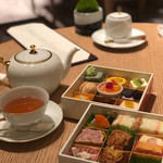 ラウンジ ORIGAMI - アフタヌーンティー５５００円（総額）。おー（笑）。デザートとお料理のバランスがとてもよく、私の好みにぴったり合う内容です（╹◡╹）