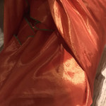 ラウンジ ORIGAMI - アフタヌーンティー５５００円（総額）。包まれた状態でテーブルに登場します。お披露目まで店員さんがしてくれます。ワクワク。