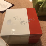 ラウンジ ORIGAMI - アフタヌーンティー５５００円（総額）。２段重ねのお重。ワクワク。