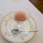 カフェ＆レストラン ベーシック - イチゴのシャーベット