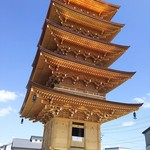 だんごと煎餅の店　みよまつ - 近くに建った五重の塔
      キンピラです