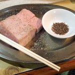 焼肉 はせ川 - 三角バラ厚切り焼き（大トロです）