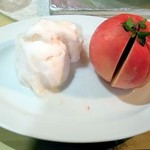 焼肉 はせ川 - まるごと桃とシャーベット