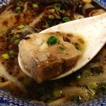 麺堂 稲葉 - 鶏黒つけ麺：チャーシュー