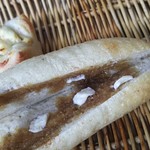 酵母パンとスープのお店 トゥルシー - 黒みつとバターはこんな感じに入ってます