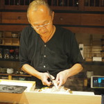 鮨匠 のむら - シャコ調理中