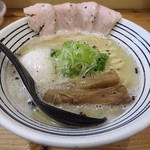 極麺 青二犀 - 【鶏しおらーめん + 煮たまご】￥800 + ￥100