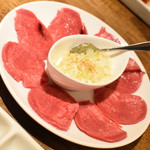 Jukusei Yakiniku To Kurafuto Biru Kadoushi - 焼肉コース（５，４００円）の『ネギ塩牛タン』２０１９年８月