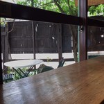 コピエ - カウンター席の前はガラス張り