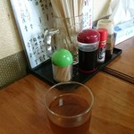 そめ忠 - 麦茶で一服