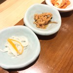 チゲ料理&韓国鉄板 ヒラク - お惣菜三点
            なます、干しタケノコ煮？、白菜キムチ