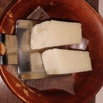 itariantaishuusakabaharuta - お通しのチーズ