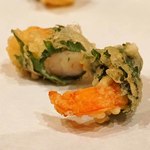 Akita Tempura Mikawa - 車海老の紫蘇巻　塩で