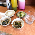 Kicchimmamu - 自家製ハンバーグ定食（税込840円）
                        副菜たち。