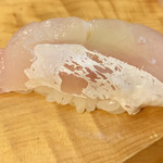 鮨井 - 下関産甘鯛:煎り酒がかけてある