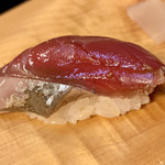 鮨井 - 千葉県勝浦産ヤイト鰹:竹皮で燻製