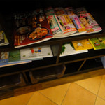 星乃珈琲店 - 雑誌、週刊誌、新聞、絵本があるよ