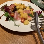菜な - 桃と生ハムのサラダ