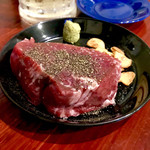 全色  - ＊赤身肉の塊ステーキ（¥600）