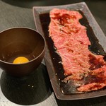 板前焼肉 赤と霜 - すき焼きサーロイン　烏骨鶏卵