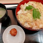 鶏三和 - 香草美水親子丼843円