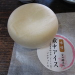 釜田醸造所 - さがら味噌入り みそ最中アイス 270円　(2019.8)