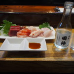 寿司のまつくら - 料理写真:刺身盛り合わせ ＆ 冷酒（国稀）