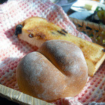 KEBUN - モーニングのパンは２種類