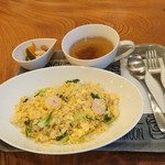 Kondhimento Kafe - チャーハン単品+スープとドリンクをお願いしました。