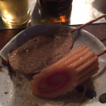 三河屋 - 黒はんぺん 120円、なると 120円。
                                これまた泣けるくらい美味しいです。